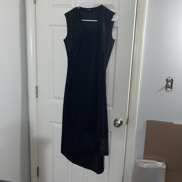 Ithica Dress with turquoise coloring at bottom hem and shoulder area, Size 8 - Picture 10 of 11